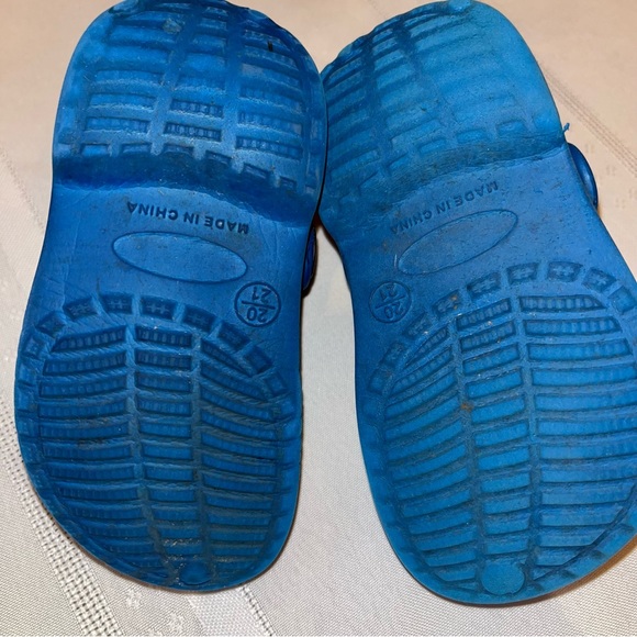 Unisex Kids Blue Clogs Slippers Sandals Slip on Shoes Eur 20-21 Size 4-5 12-18 M - Picture 8 of 12